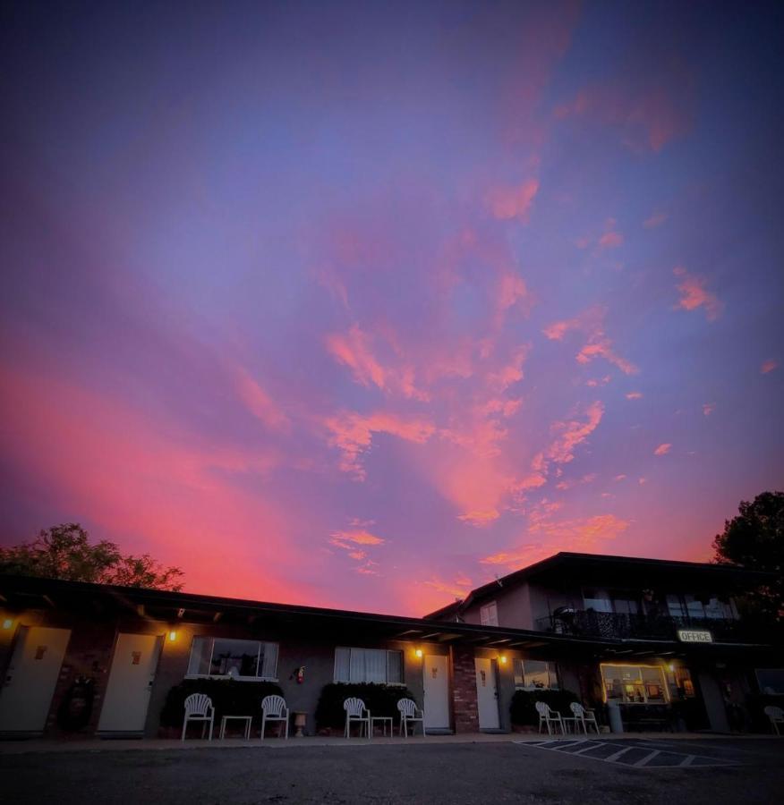The View Motel Cottonwood Exterior photo